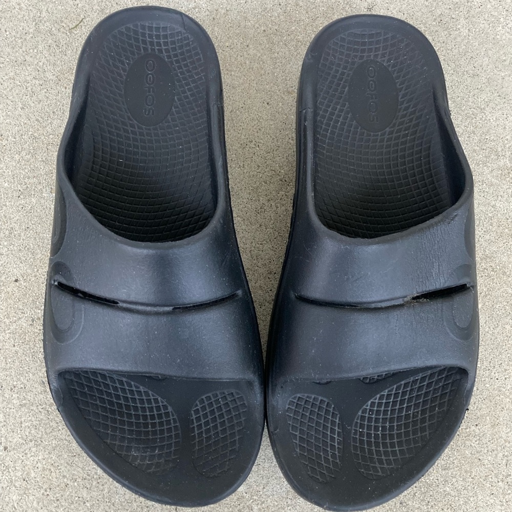 Black OOFOS Sandals